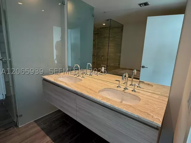 2-bedroom condo for rent in Miami - 2900 NE 7th Ave 1606 - MondialRealty