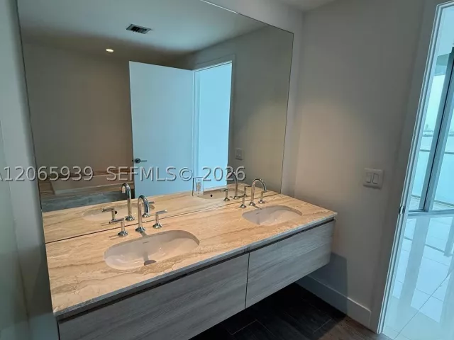 2-bedroom condo for rent in Miami - 2900 NE 7th Ave 1606 - MondialRealty