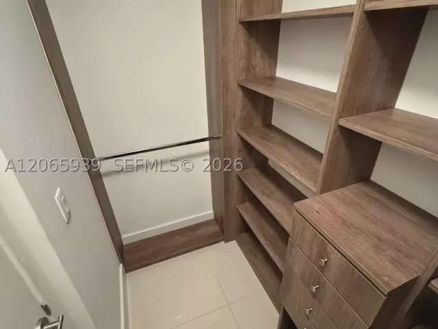 2-bedroom condo for rent in Miami - 2900 NE 7th Ave 1606 - MondialRealty