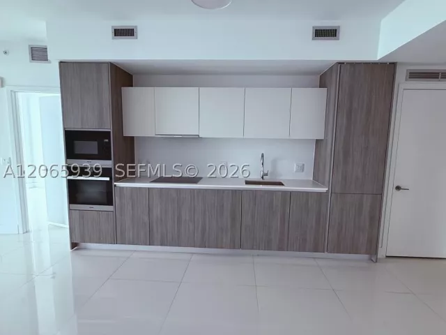 2-bedroom condo for rent in Miami - 2900 NE 7th Ave 1606 - MondialRealty