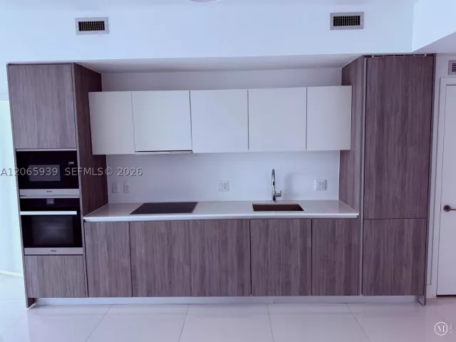 2-bedroom condo for rent in Miami - 2900 NE 7th Ave 1606 - MondialRealty