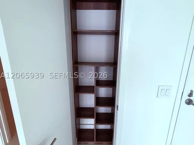 2-bedroom condo for rent in Miami - 2900 NE 7th Ave 1606 - MondialRealty