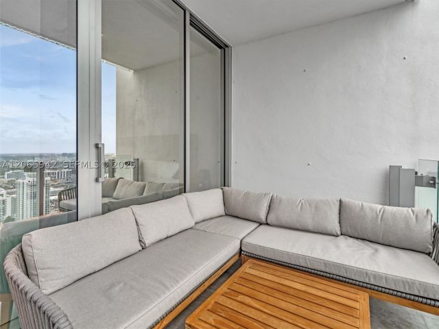 2-bedroom condo for sale in Miami - 700 NE 26th Ter 3606 - MondialRealty
