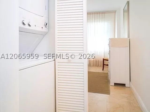 2-bedroom condo for rent in Miami Beach - 5161 Collins Ave 306 - MondialRealty