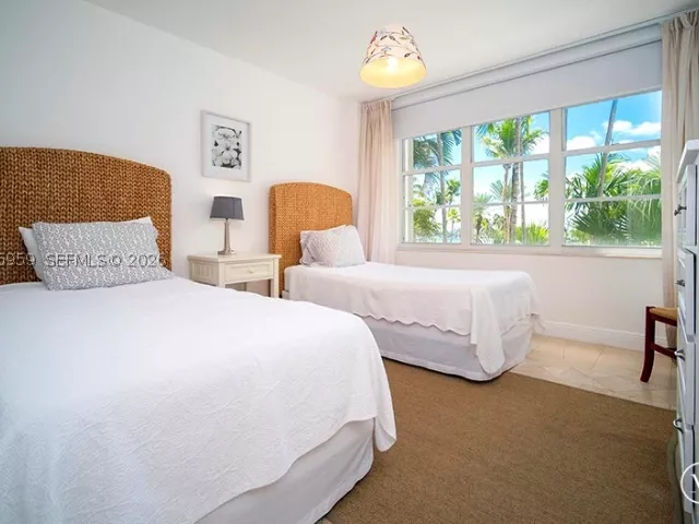 2-bedroom condo for rent in Miami Beach - 5161 Collins Ave 306 - MondialRealty