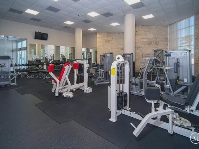 2-bedroom condo for rent in Miami Beach - 5161 Collins Ave 306 - MondialRealty