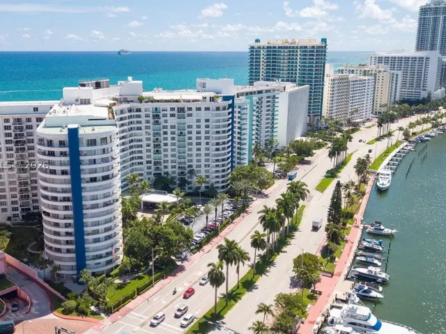 2-bedroom condo for rent in Miami Beach - 5161 Collins Ave 306 - MondialRealty