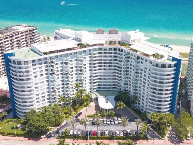2-bedroom condo for rent in Miami Beach - 5161 Collins Ave 306 - MondialRealty