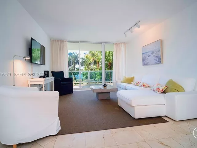 2-bedroom condo for rent in Miami Beach - 5161 Collins Ave 306 - MondialRealty