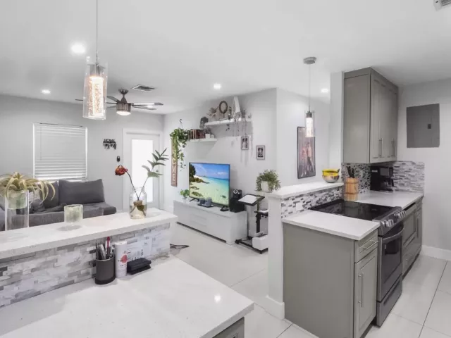 3-bedroom home for rent in Fort Lauderdale - 1341 NW 5th Avenue - MondialRealty