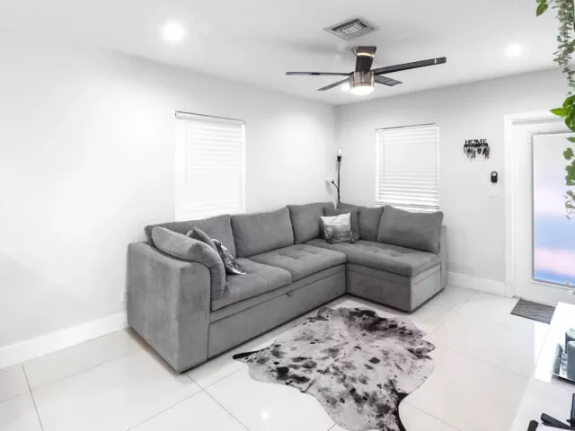3-bedroom home for rent in Fort Lauderdale - 1341 NW 5th Avenue - MondialRealty