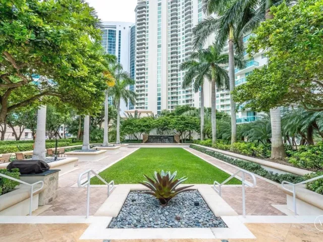 2-bedroom condo for sale in Fort Lauderdale - 347 N New River Drive E 310 - MondialRealty