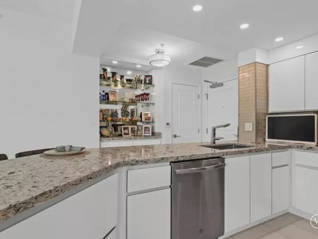 2-bedroom condo for sale in Fort Lauderdale - 347 N New River Drive E 310 - MondialRealty