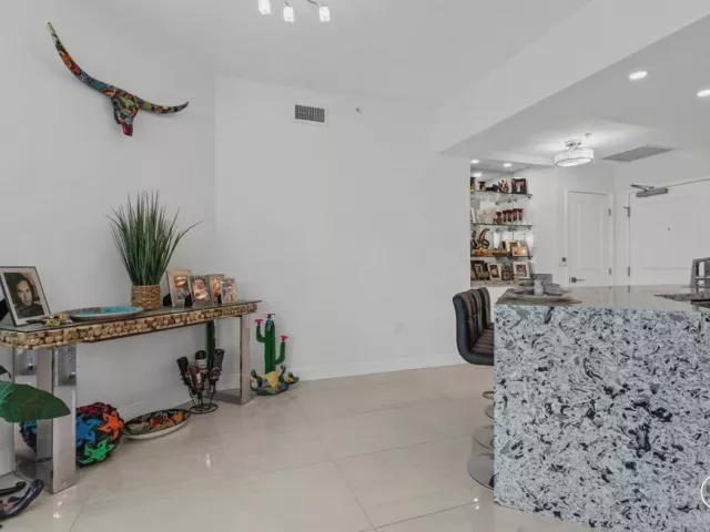 2-bedroom condo for sale in Fort Lauderdale - 347 N New River Drive E 310 - MondialRealty