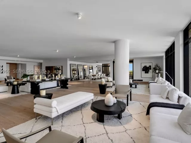 5-bedroom condo for sale in Miami Beach - 7061 Fisher Island Dr 7061 - MondialRealty