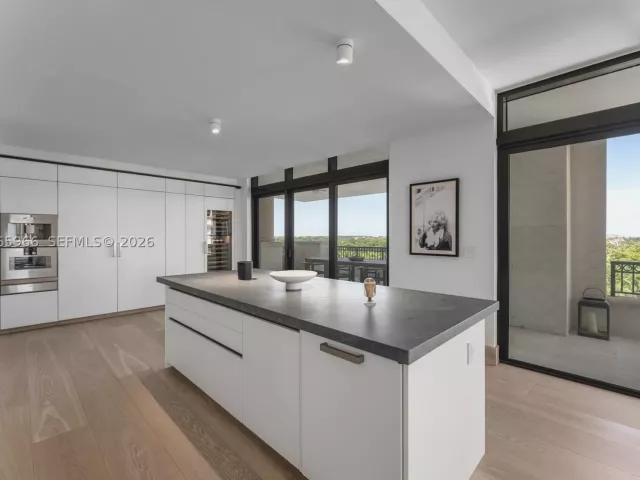 5-bedroom condo for sale in Miami Beach - 7061 Fisher Island Dr 7061 - MondialRealty