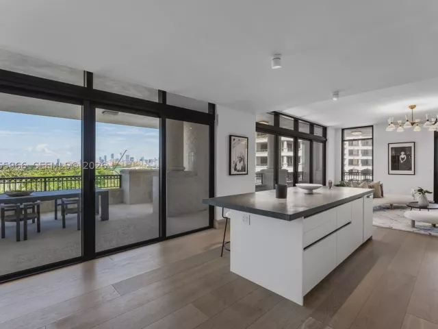 5-bedroom condo for sale in Miami Beach - 7061 Fisher Island Dr 7061 - MondialRealty