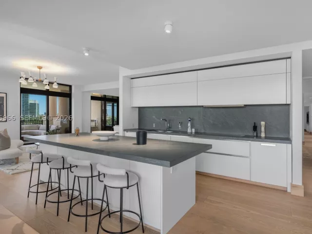 5-bedroom condo for sale in Miami Beach - 7061 Fisher Island Dr 7061 - MondialRealty