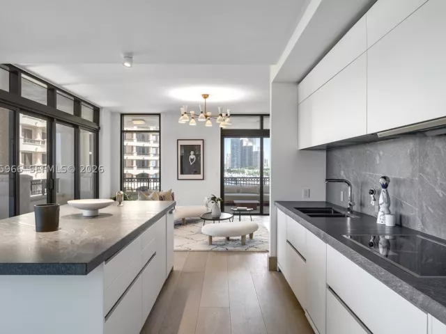 5-bedroom condo for sale in Miami Beach - 7061 Fisher Island Dr 7061 - MondialRealty