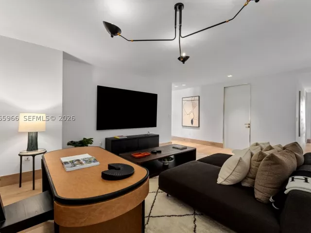 5-bedroom condo for sale in Miami Beach - 7061 Fisher Island Dr 7061 - MondialRealty