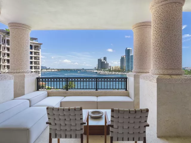 5-bedroom condo for sale in Miami Beach - 7061 Fisher Island Dr 7061 - MondialRealty