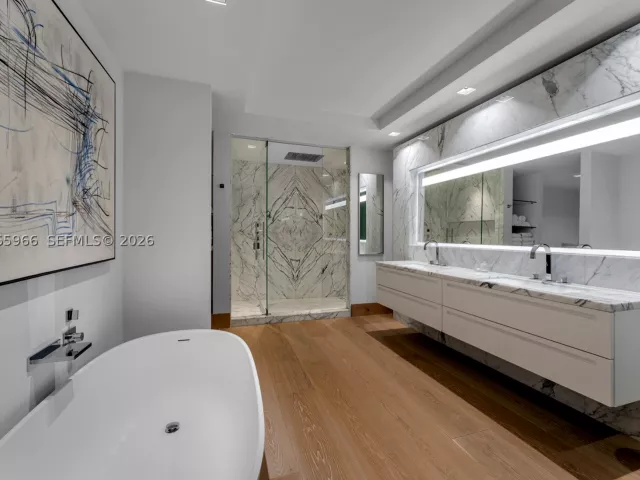 5-bedroom condo for sale in Miami Beach - 7061 Fisher Island Dr 7061 - MondialRealty