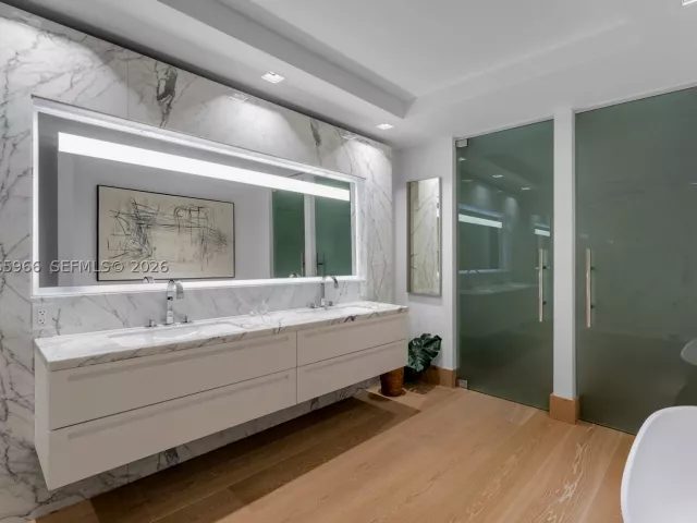 5-bedroom condo for sale in Miami Beach - 7061 Fisher Island Dr 7061 - MondialRealty
