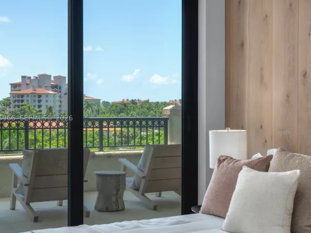 5-bedroom condo for sale in Miami Beach - 7061 Fisher Island Dr 7061 - MondialRealty