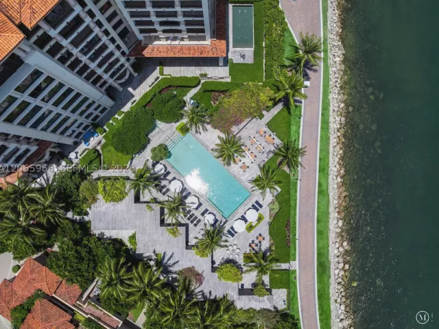 5-bedroom condo for sale in Miami Beach - 7061 Fisher Island Dr 7061 - MondialRealty