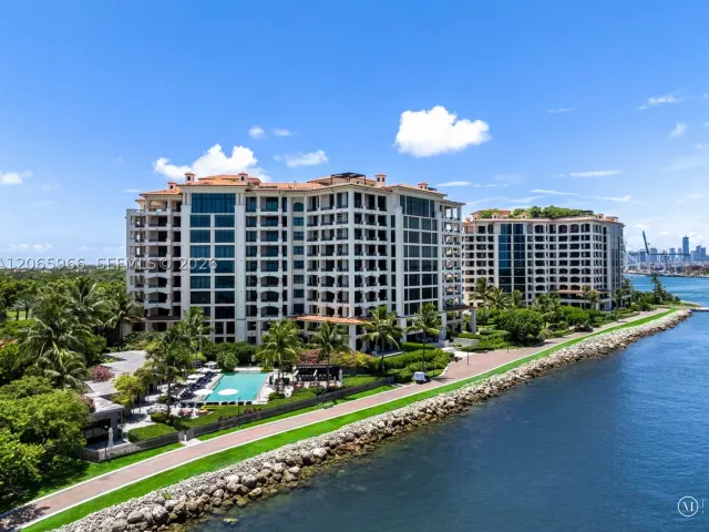 5-bedroom condo for sale in Miami Beach - 7061 Fisher Island Dr 7061 - MondialRealty