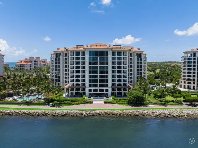 5-bedroom condo for sale in Miami Beach - 7061 Fisher Island Dr 7061 - MondialRealty