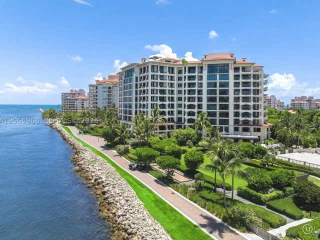 5-bedroom condo for sale in Miami Beach - 7061 Fisher Island Dr 7061 - MondialRealty