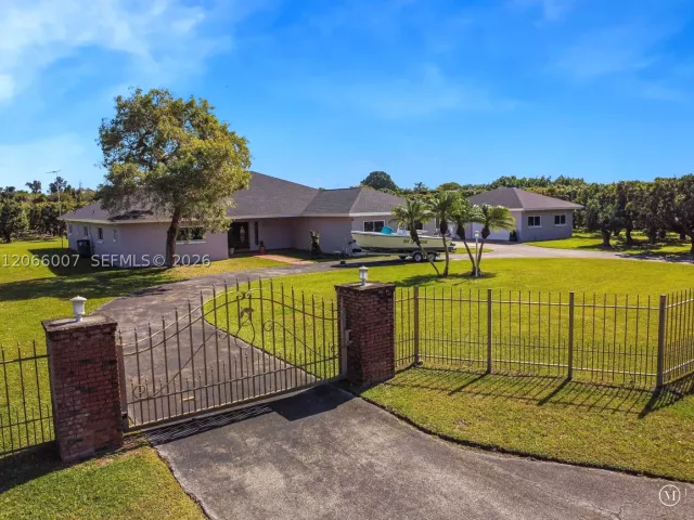 4-bedroom home for sale in Homestead - 23505 SW 153rd Ave - MondialRealty