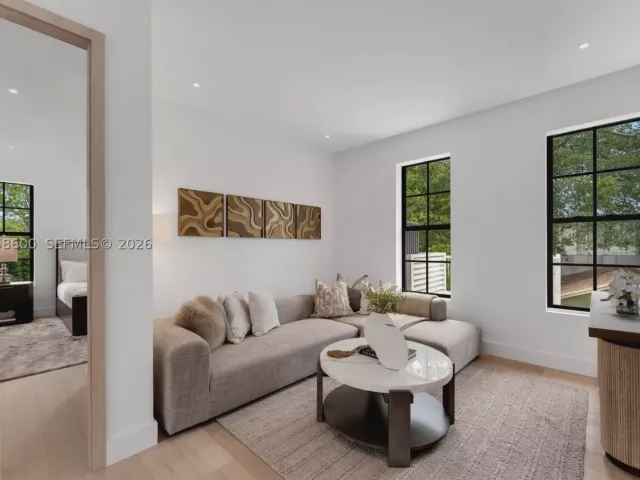 4-bedroom home for sale in Miami - 3372 Charles Ave - MondialRealty