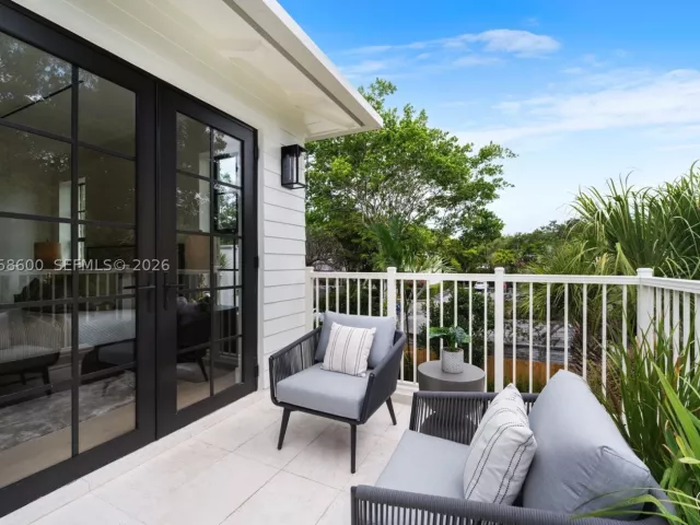 4-bedroom home for sale in Miami - 3372 Charles Ave - MondialRealty