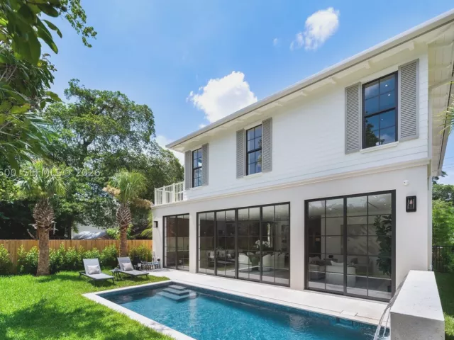 4-bedroom home for sale in Miami - 3372 Charles Ave - MondialRealty