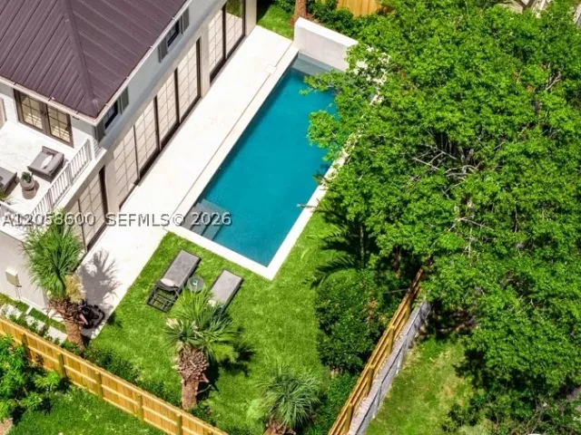 4-bedroom home for sale in Miami - 3372 Charles Ave - MondialRealty