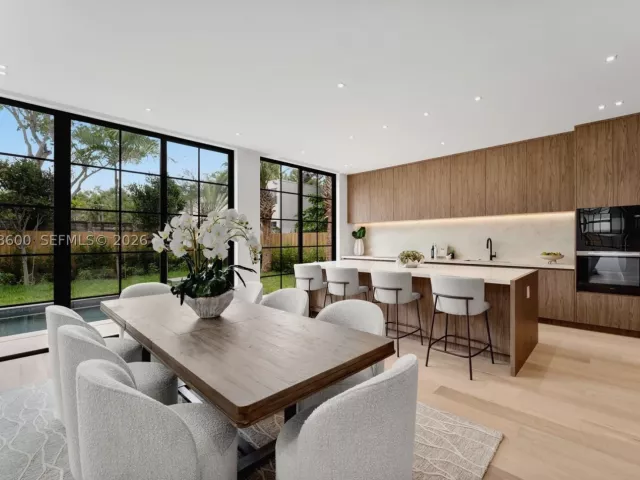 4-bedroom home for sale in Miami - 3372 Charles Ave - MondialRealty