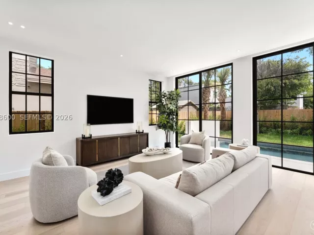 4-bedroom home for sale in Miami - 3372 Charles Ave - MondialRealty