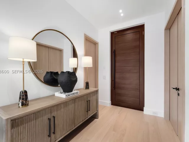 4-bedroom home for sale in Miami - 3372 Charles Ave - MondialRealty