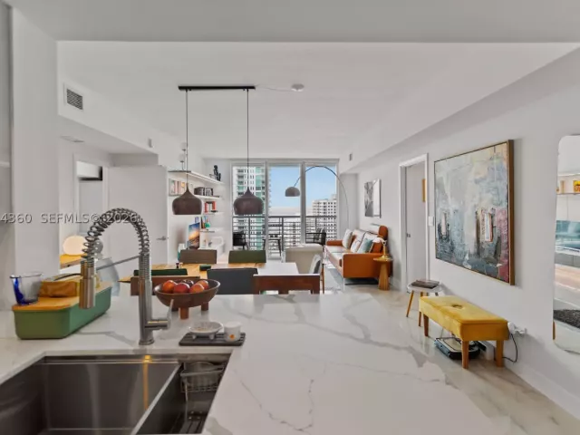 2-bedroom condo for sale in Miami - 325 S Biscayne Blvd 3421 - MondialRealty