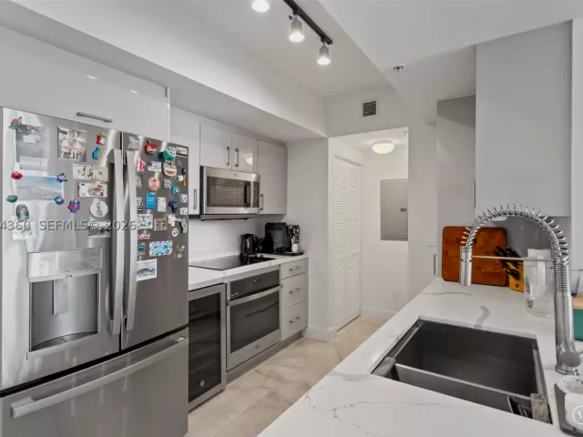 2-bedroom condo for sale in Miami - 325 S Biscayne Blvd 3421 - MondialRealty