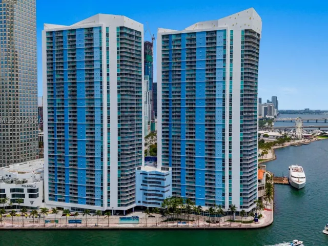 2-bedroom condo for sale in Miami - 325 S Biscayne Blvd 3421 - MondialRealty