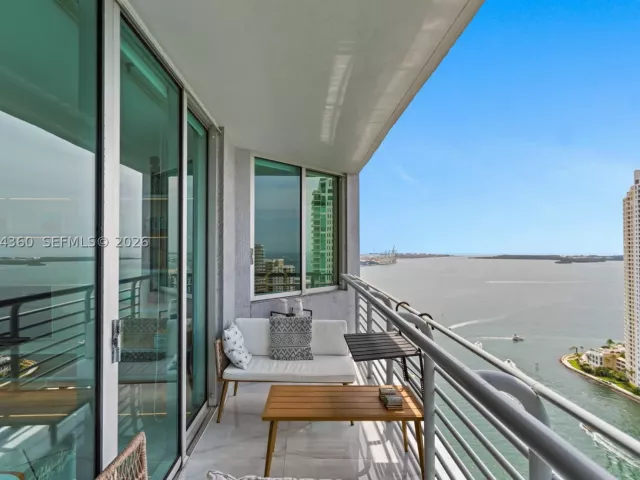 2-bedroom condo for sale in Miami - 325 S Biscayne Blvd 3421 - MondialRealty