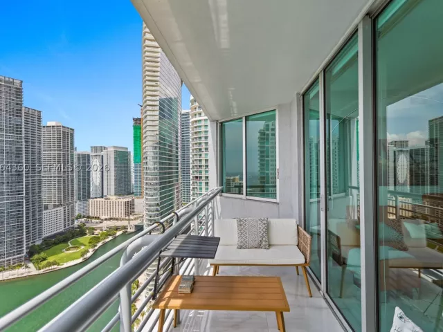 2-bedroom condo for sale in Miami - 325 S Biscayne Blvd 3421 - MondialRealty