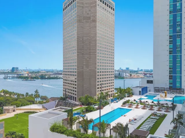 2-bedroom condo for sale in Miami - 325 S Biscayne Blvd 3421 - MondialRealty