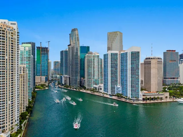 2-bedroom condo for sale in Miami - 325 S Biscayne Blvd 3421 - MondialRealty