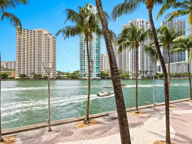 2-bedroom condo for sale in Miami - 325 S Biscayne Blvd 3421 - MondialRealty
