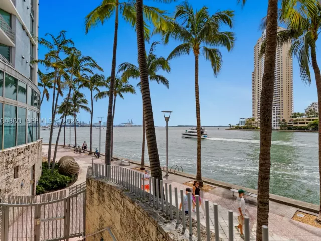 2-bedroom condo for sale in Miami - 325 S Biscayne Blvd 3421 - MondialRealty