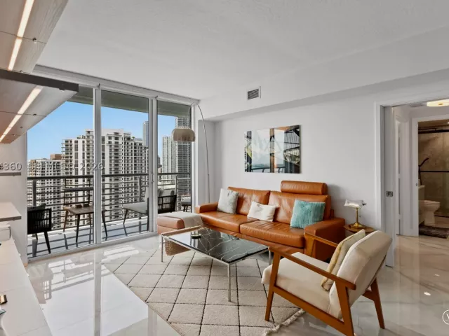 2-bedroom condo for sale in Miami - 325 S Biscayne Blvd 3421 - MondialRealty